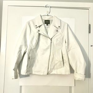 Adorable Express jacket! Lighter weight jacket with pockets!